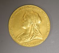 A Queen Victoria Diamond Jubilee gold commemorative medal, 13g