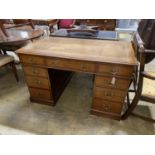 An Edwardian satinwood banded mahogany pedestal desk, length 122cm, depth 68cm, height 72cm