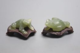 Two boxed Chinese bowenite frogs