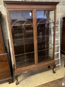 An Edwardian satinwood banded mahogany two door display cabinet, width 126cm, depth 39cm, height