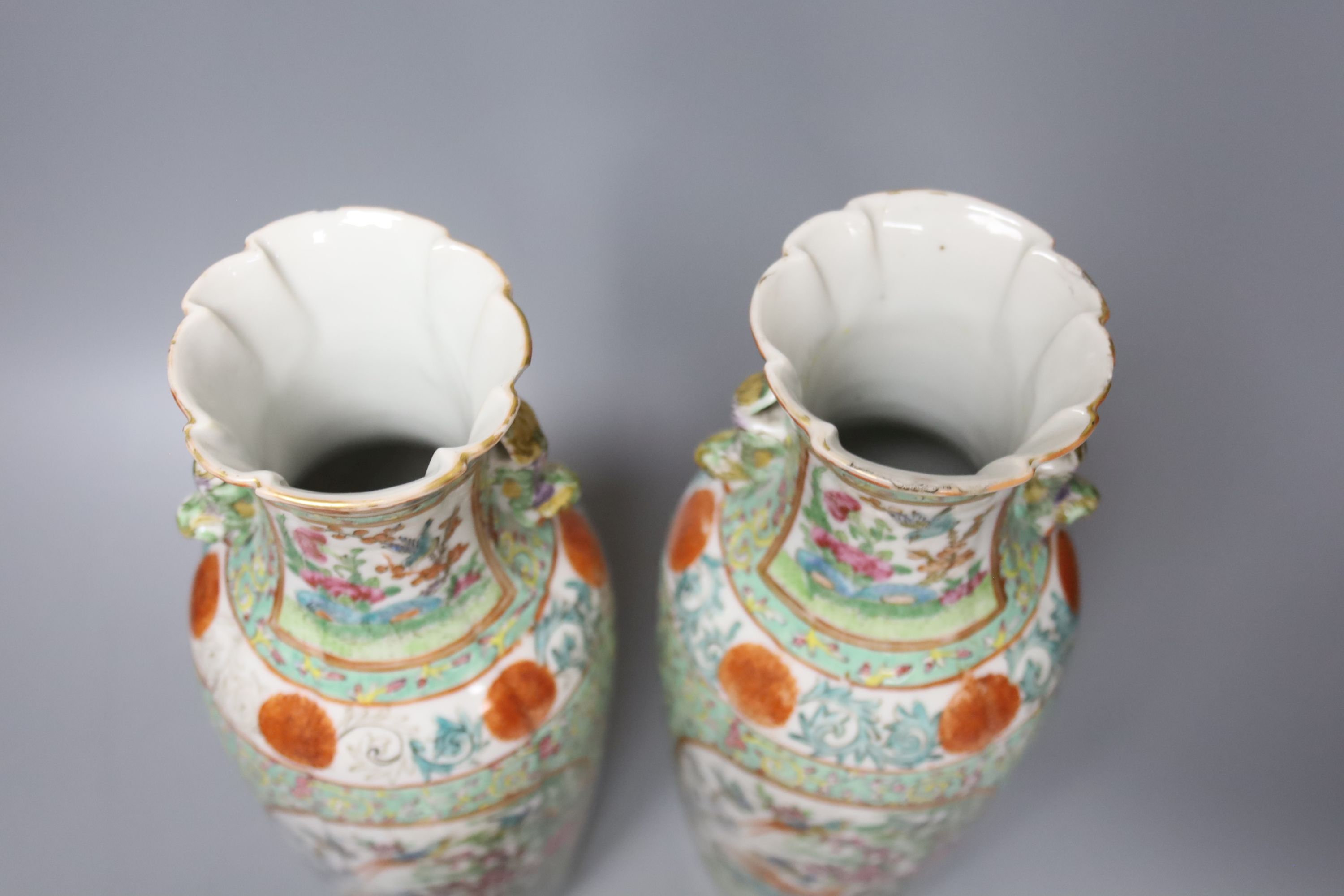 A pair of early 20th century Cantonese export famille rose vases, height 31cm, with a similar box - Image 4 of 5