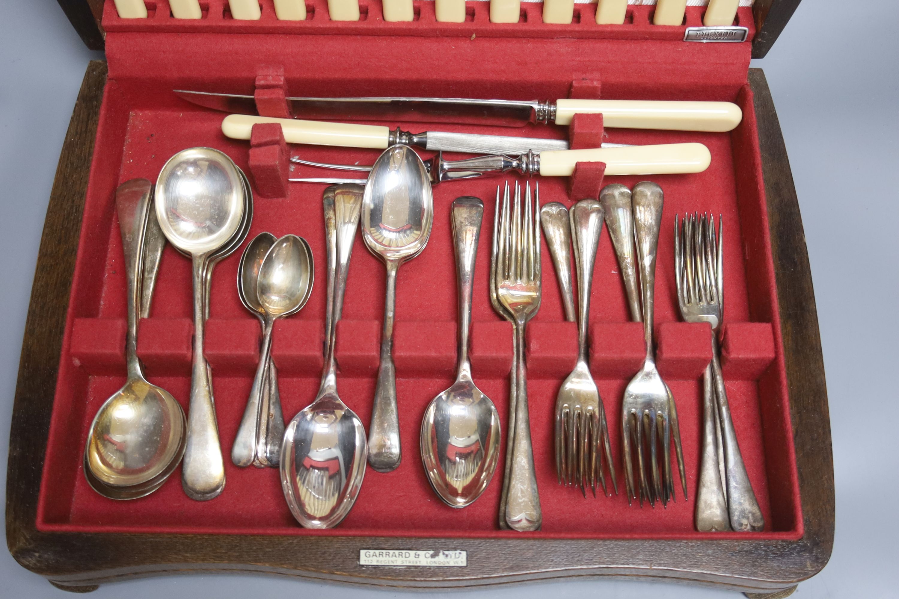 A Garrard & Co plated canteen of cutlery - Image 3 of 4