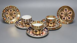 A quantity of Crown Derby teawares including three cups, three saucers and two plates