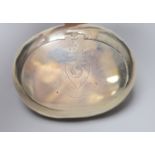 A George V silver oval tobacco box, Marion & Co Ltd, Birmingham, 1907, 9cm.CONDITION: Numerous heavy