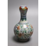 A Chinese doucai garlic neck vase, height 15cm