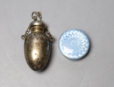 A late Victorian silver egg shaped scent bottle, Birmingham, 1900, 51mm and a 1920's silver and
