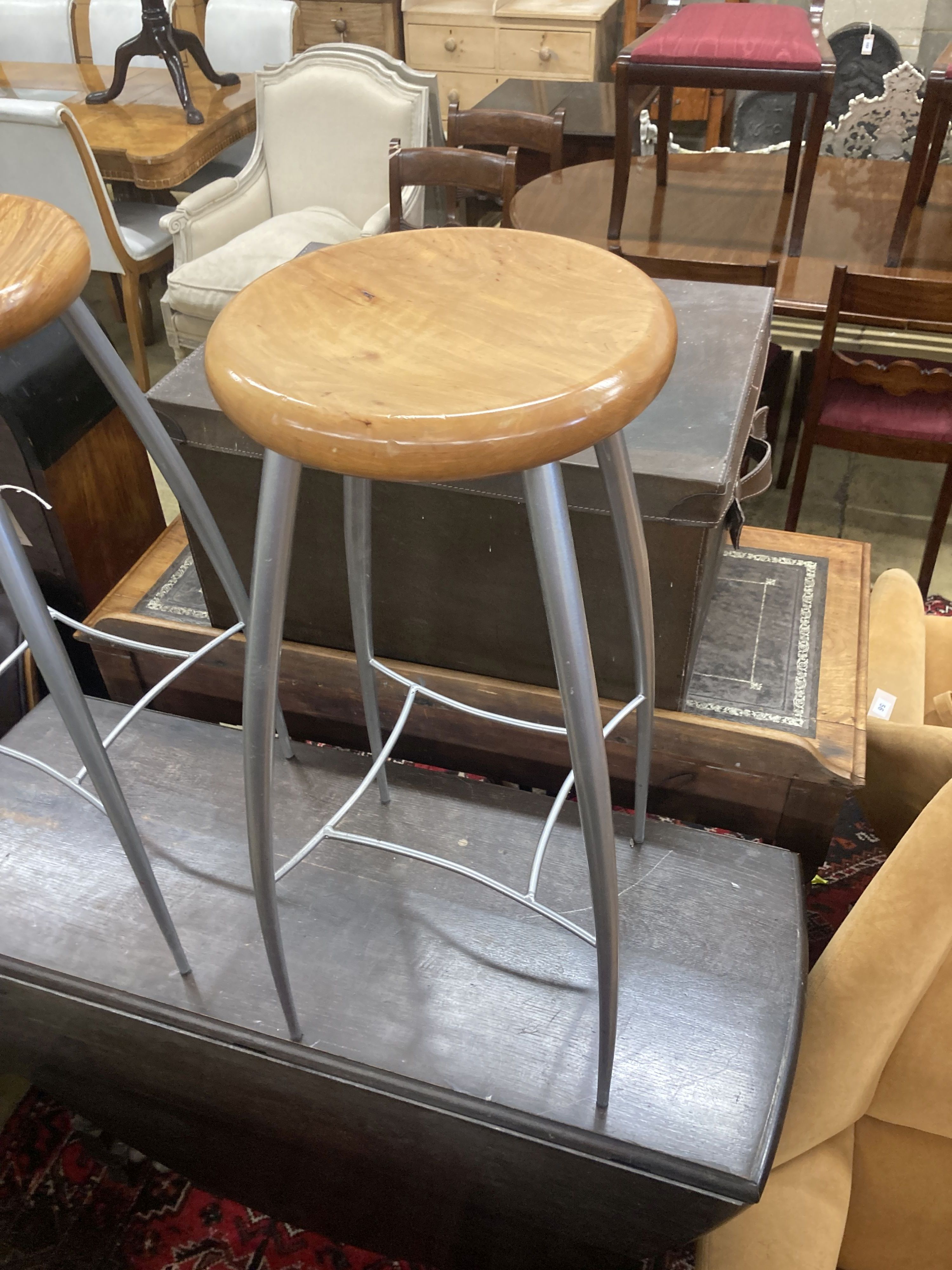 A pair of contemporary silvered metal bar stools, height 73cm - Image 2 of 3