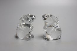 A pair of Baccarat crystal figures of rabbits, 8cm high