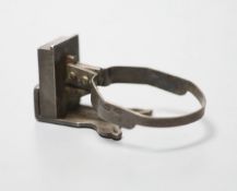 An Edwardian silver decanter lock(no key), George Betjemann & Sons, London, 1905, 71mm.