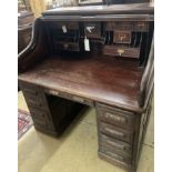 An Edwardian mahogany 'S' roll top desk, width 128cm, depth 92cm, height 132cm