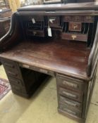 An Edwardian mahogany 'S' roll top desk, width 128cm, depth 92cm, height 132cm