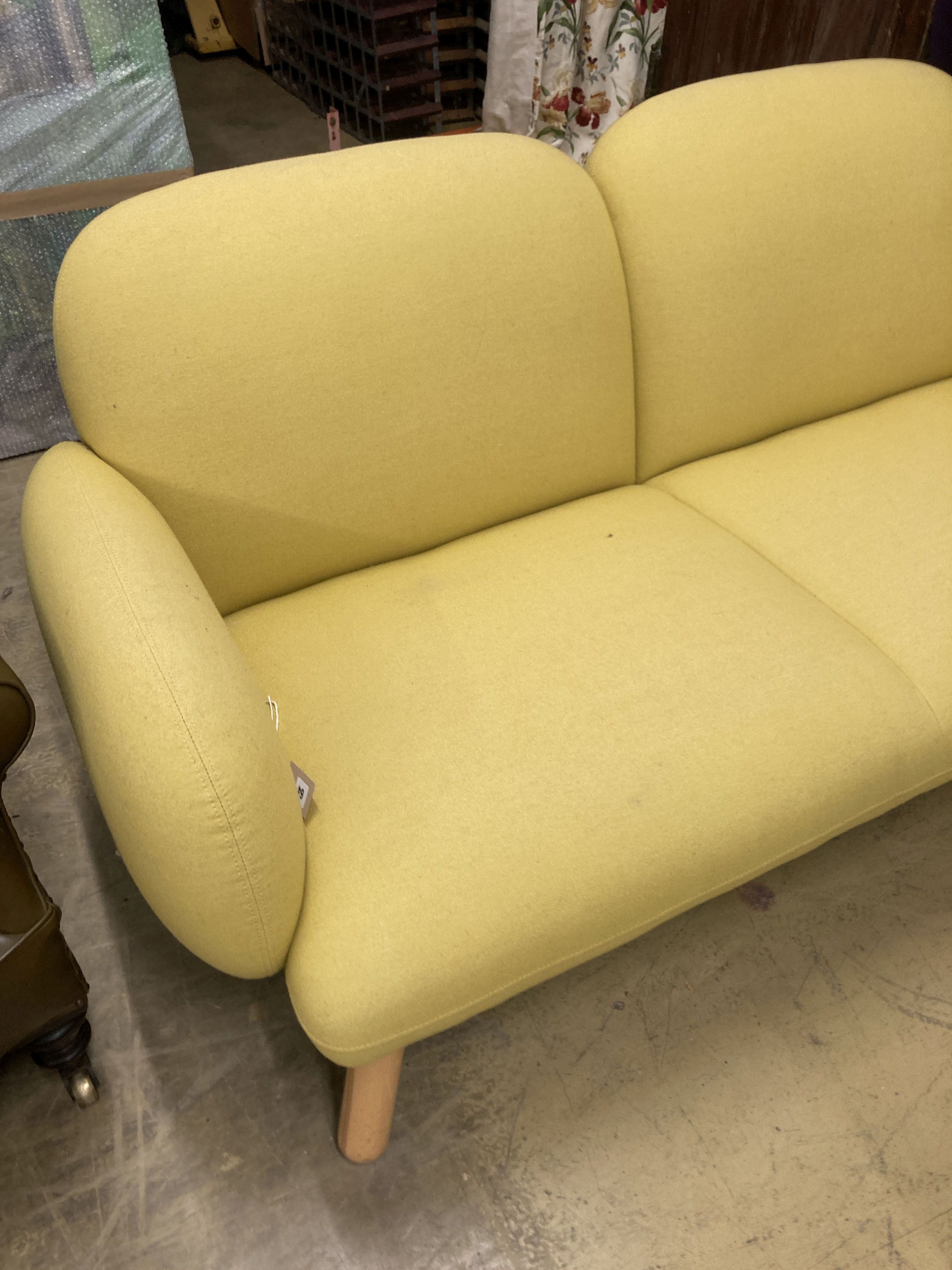 A contemporary pale yellow fabric two seater settee, length 160cm, depth 80cm, height 76cm - Image 2 of 4