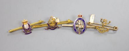 Four assorted early to mid 20th century 9ct sweetheart bar brooches, three with enamel, 50mm et