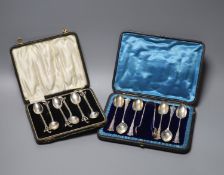 A Victorian cased set of six silver teaspoons with tongs, London, 1897 and a cased set of six