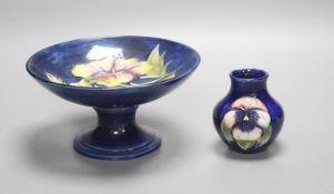 A Moorcroft Hibiscus footed dish, diameter 18cm, and a pansy pattern vase