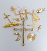 Fourteen assorted 9ct gold pendants including heart, QEII ship and crosses, largest 67mm, 29.3