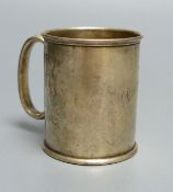 A George V silver christening mug, with engraved name, Chester, 1915, 7cm, 55 grams.