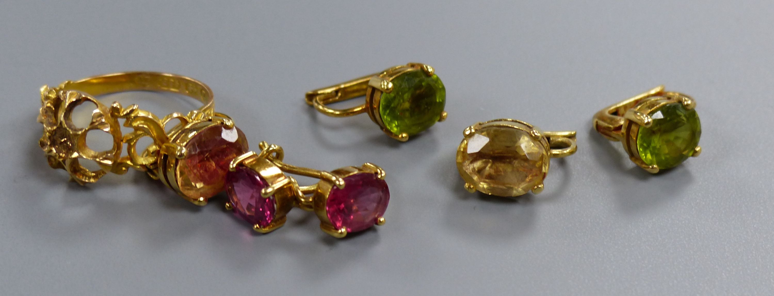 Five pairs of yellow metal and gem set earrings, gross 20.3 grams, one odd earring, three assorted - Image 5 of 5