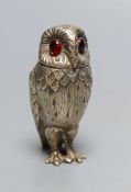 A 1960's novelty silver pepperette, modelled as an owl, William Comyns & Sons Ltd, London, 1962,