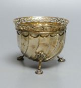 A late Victorian silver sugar bowl, with pierced border, London, 1892, height 74mm, 114 grams.