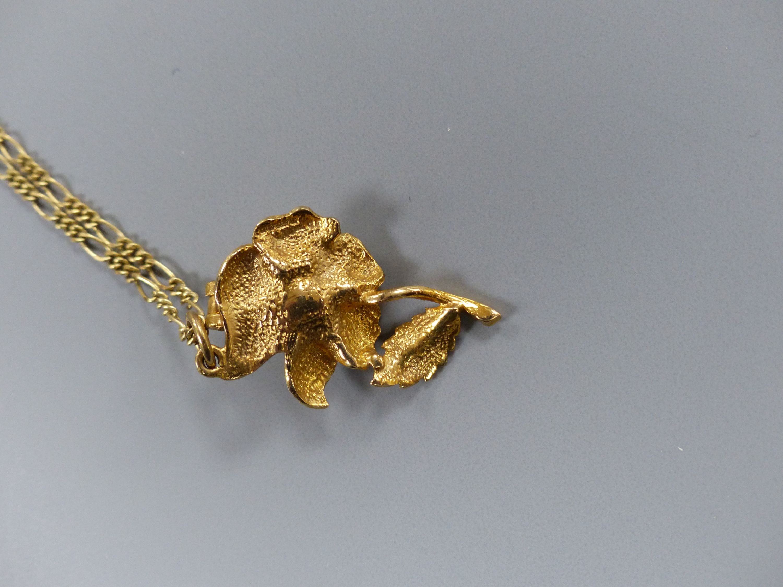 A modern 9ct gold rose pendant, 30mm, on a 9ct gold chain, 43cm, gross 7.5 grams. - Image 3 of 3