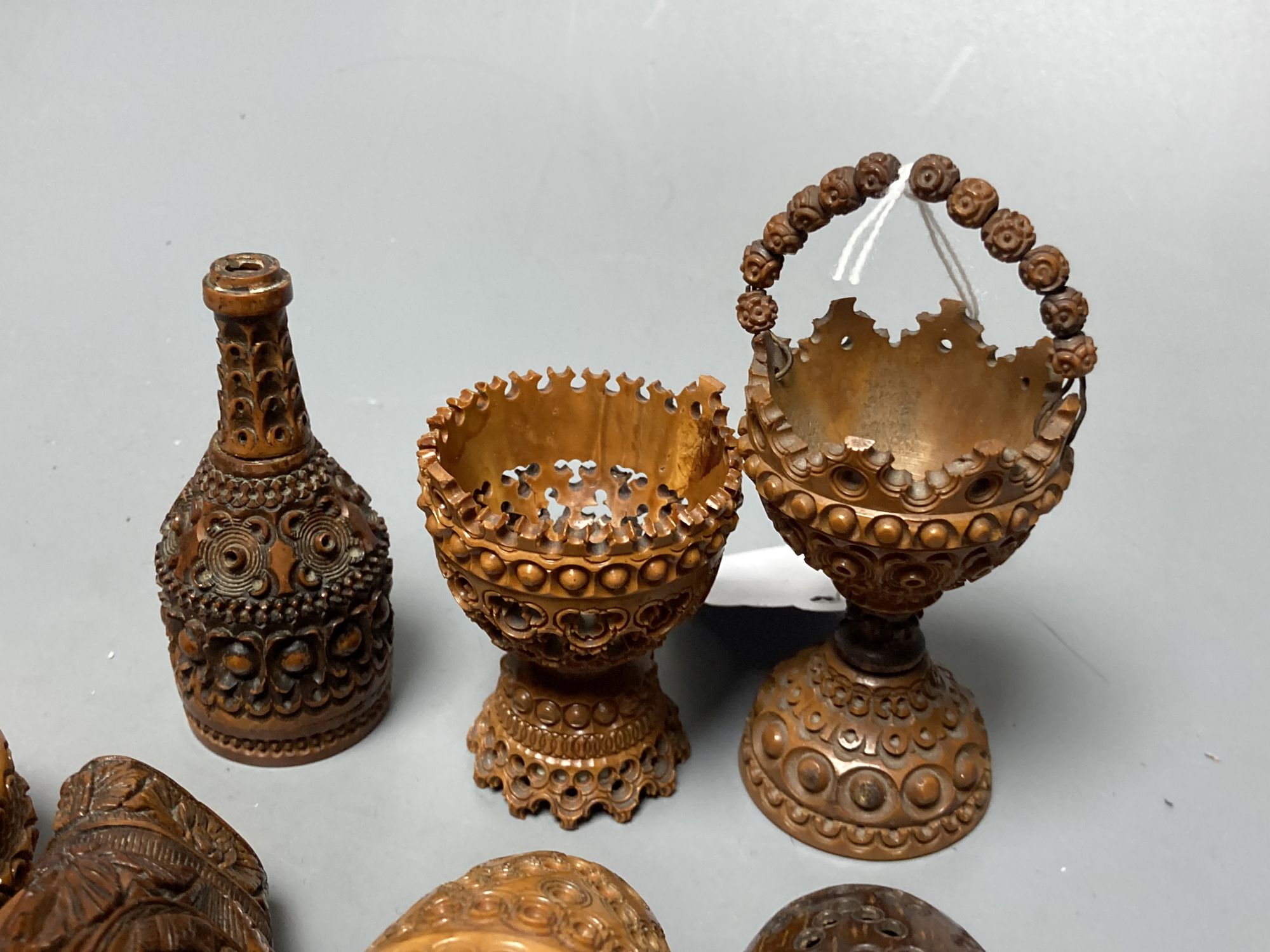 A quantity of coquilla nut carvings - Image 4 of 4