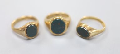 Three assorted modern 9ct gold and bloodstone set signet rings, sizes J,N, & O,gross 13.1 grams.