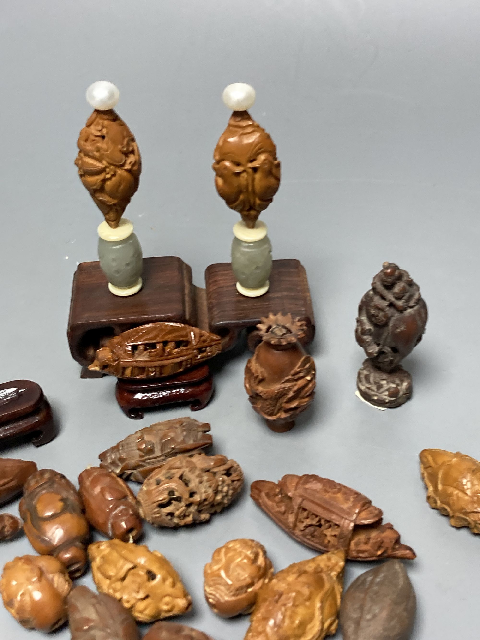 A group of Chinese peach stone carvings - Image 5 of 5