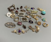 A small quantity of 19th century and later jewellery, including a rose cut diamond set mount, enamel