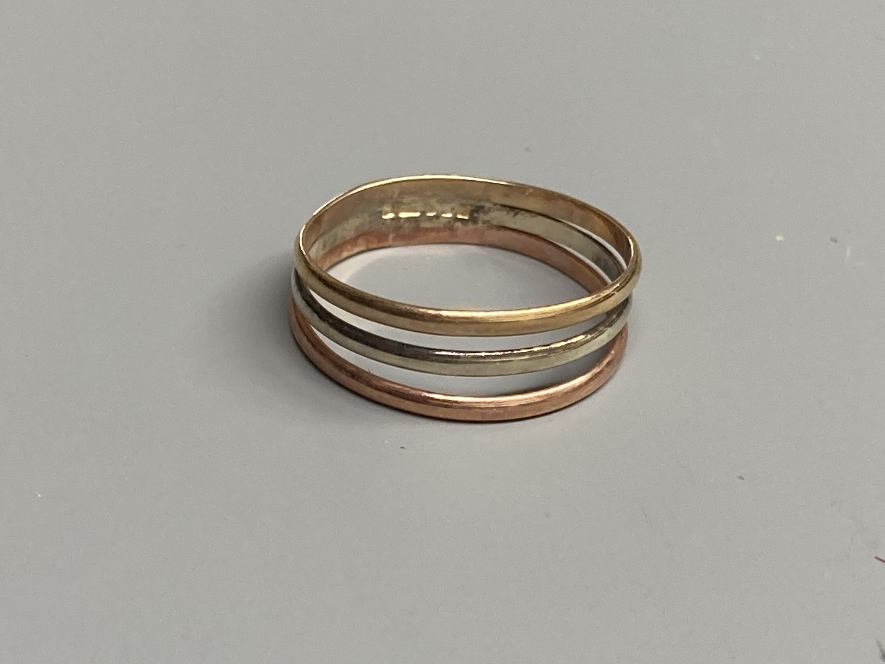 Five assorted modern 9ct gold rings including three colour triple band,8.8 grams. - Image 4 of 6