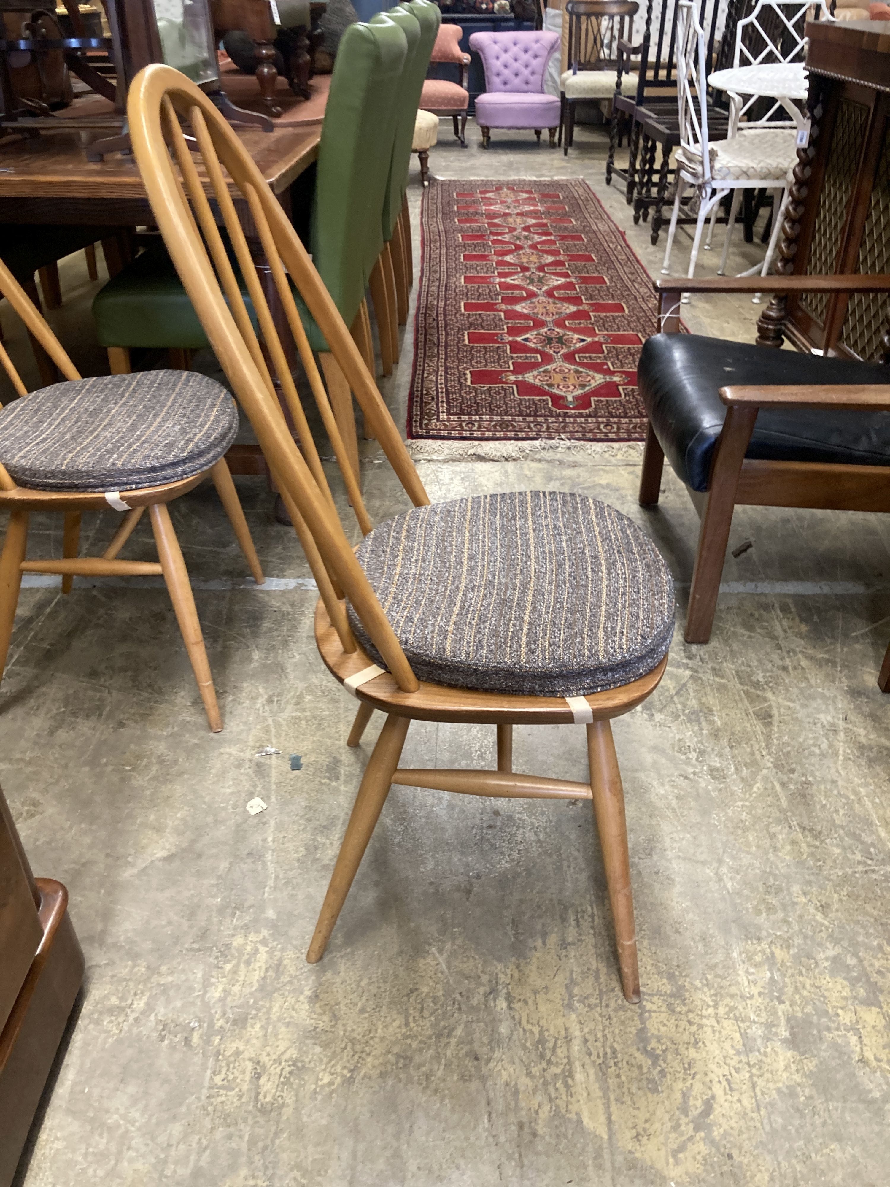 A set of four Ercol light beech comb back Windsor dining chairs - Image 4 of 4