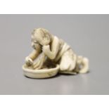 A 19th century Japanese ivory netsuke of a woman washing her hair, 3.5cm wide