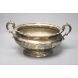 An Elkingtons silver plated soup tureen, 42 x 25cm, 18cm high, and an associated soup ladle