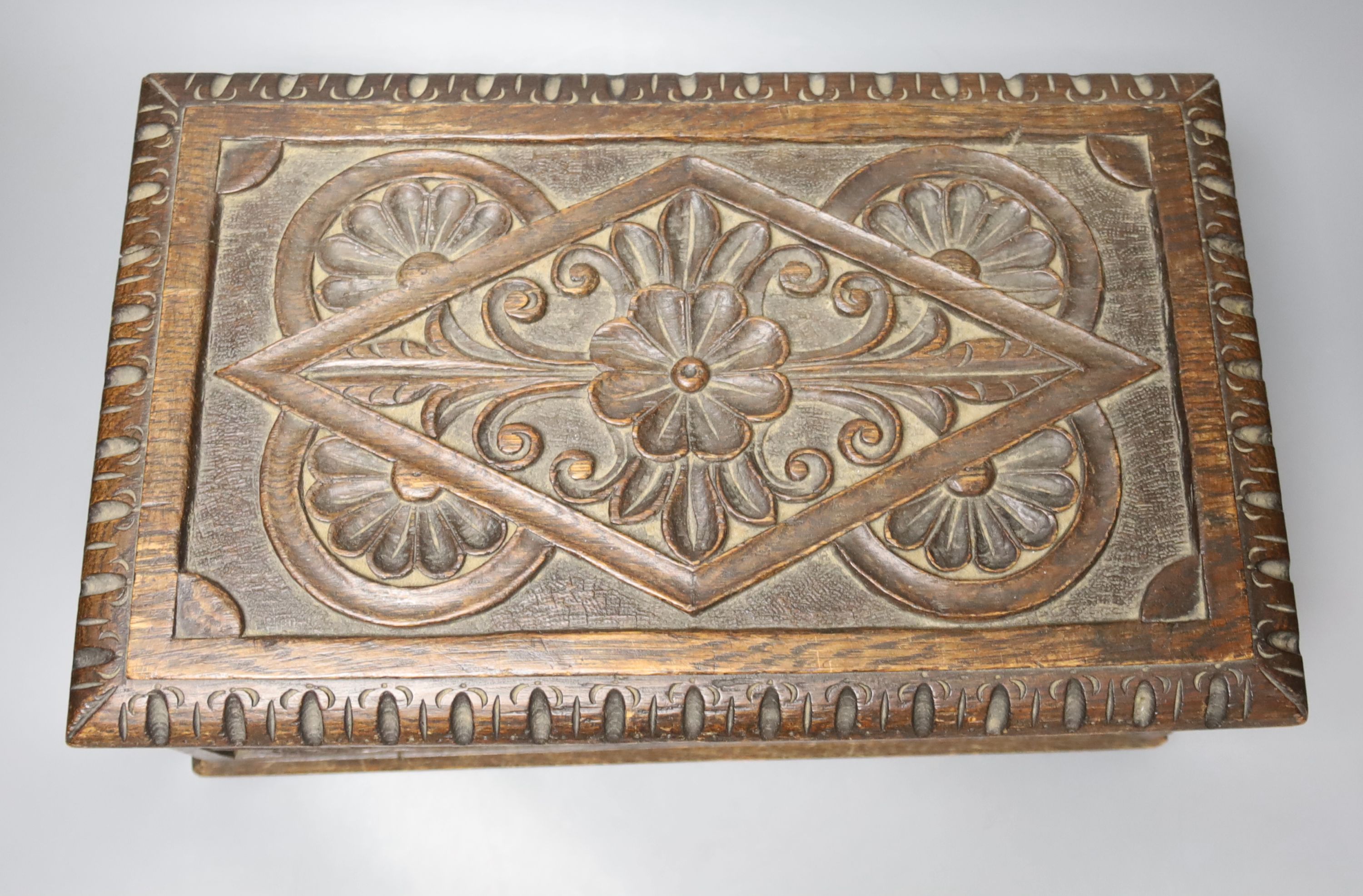 A 1920's carved oak box - Image 2 of 3