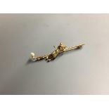 A modern 9ct gold and seed pearl set bar brooch, modelled as a golfer and golf club, 56mm, gross 4.8