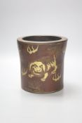 A Chinese lacquered brush pot / bitong, with gilt decoration of temple lions, character marks to