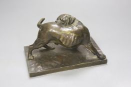 A late 19th / early 20th century bronze study of a dog, 8cm high