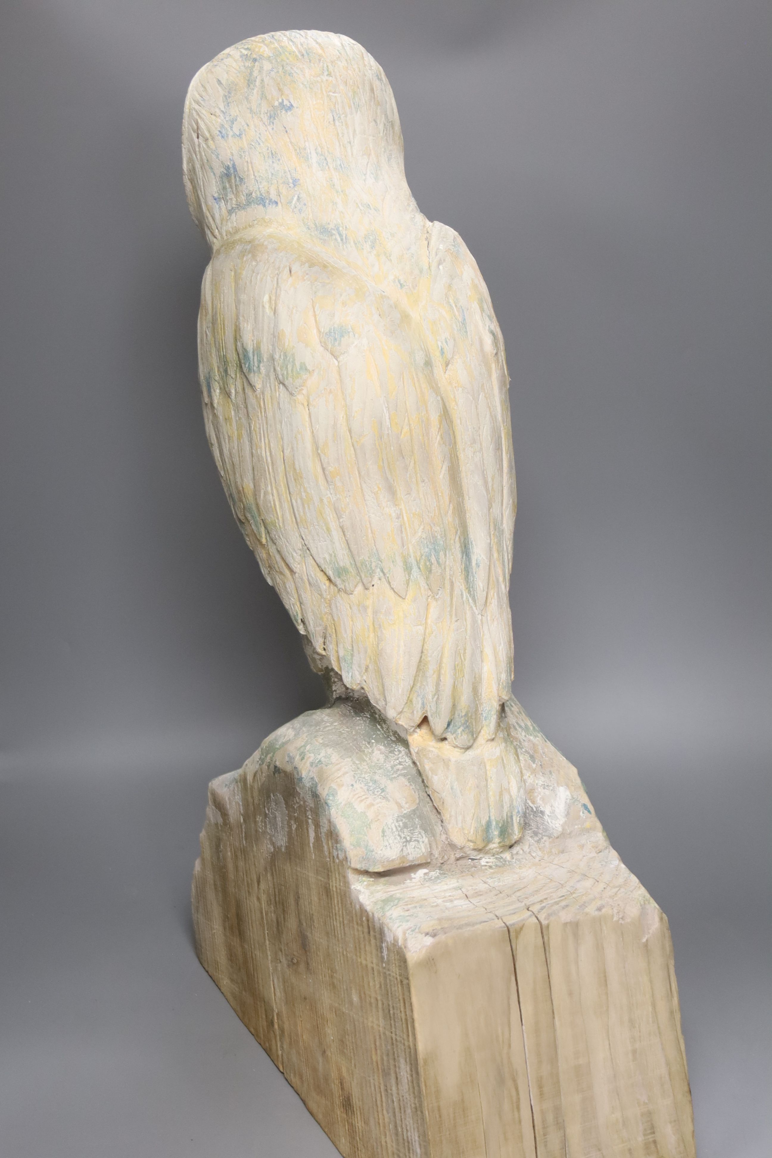 A carved wood owl, 63cm high - Image 3 of 3