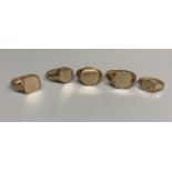 Four assorted modern 9ct gold signet rings and one other similar 9ct ring, largest size V,21.4
