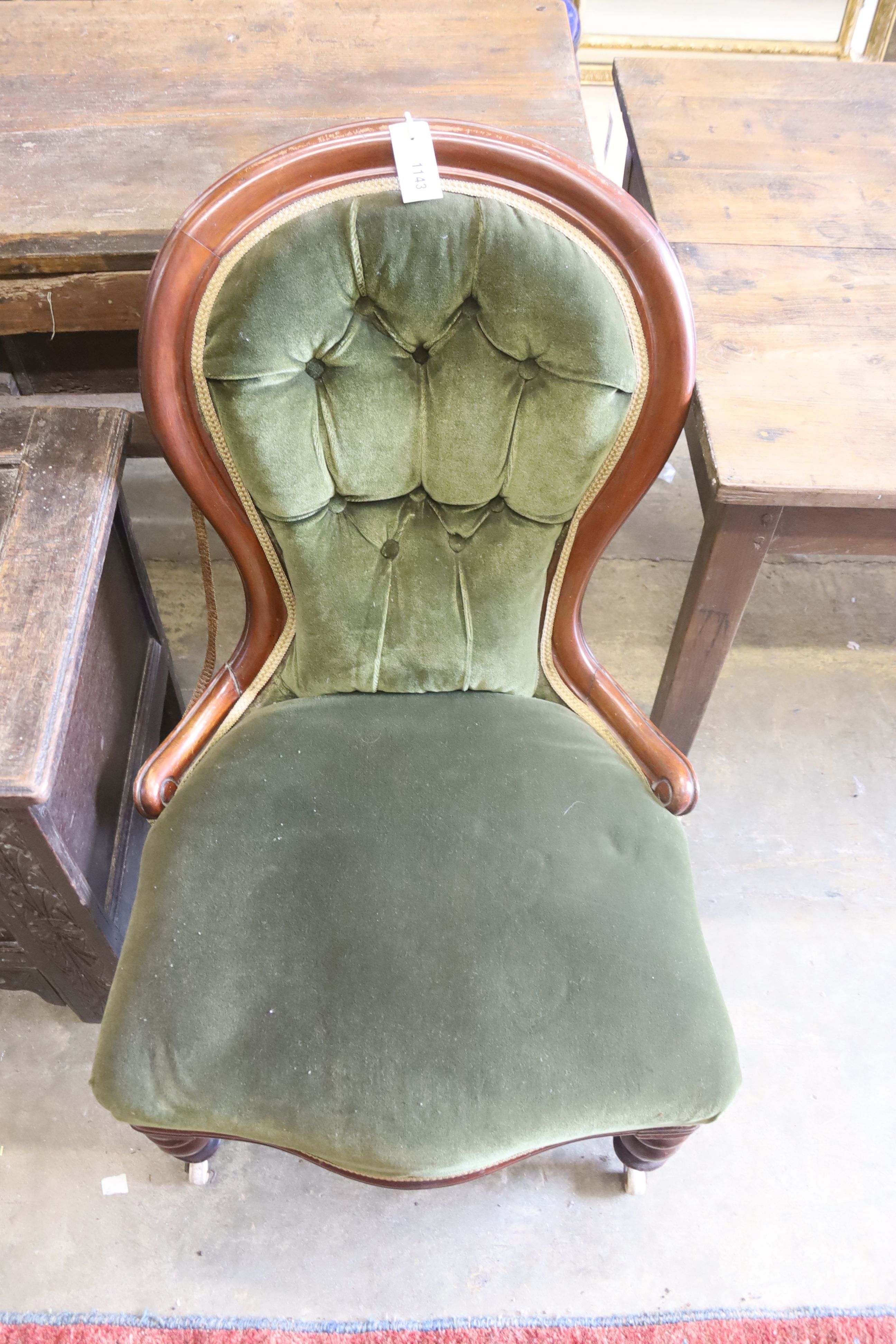 A Victorian mahogany spoon back nursing chair - Image 2 of 2