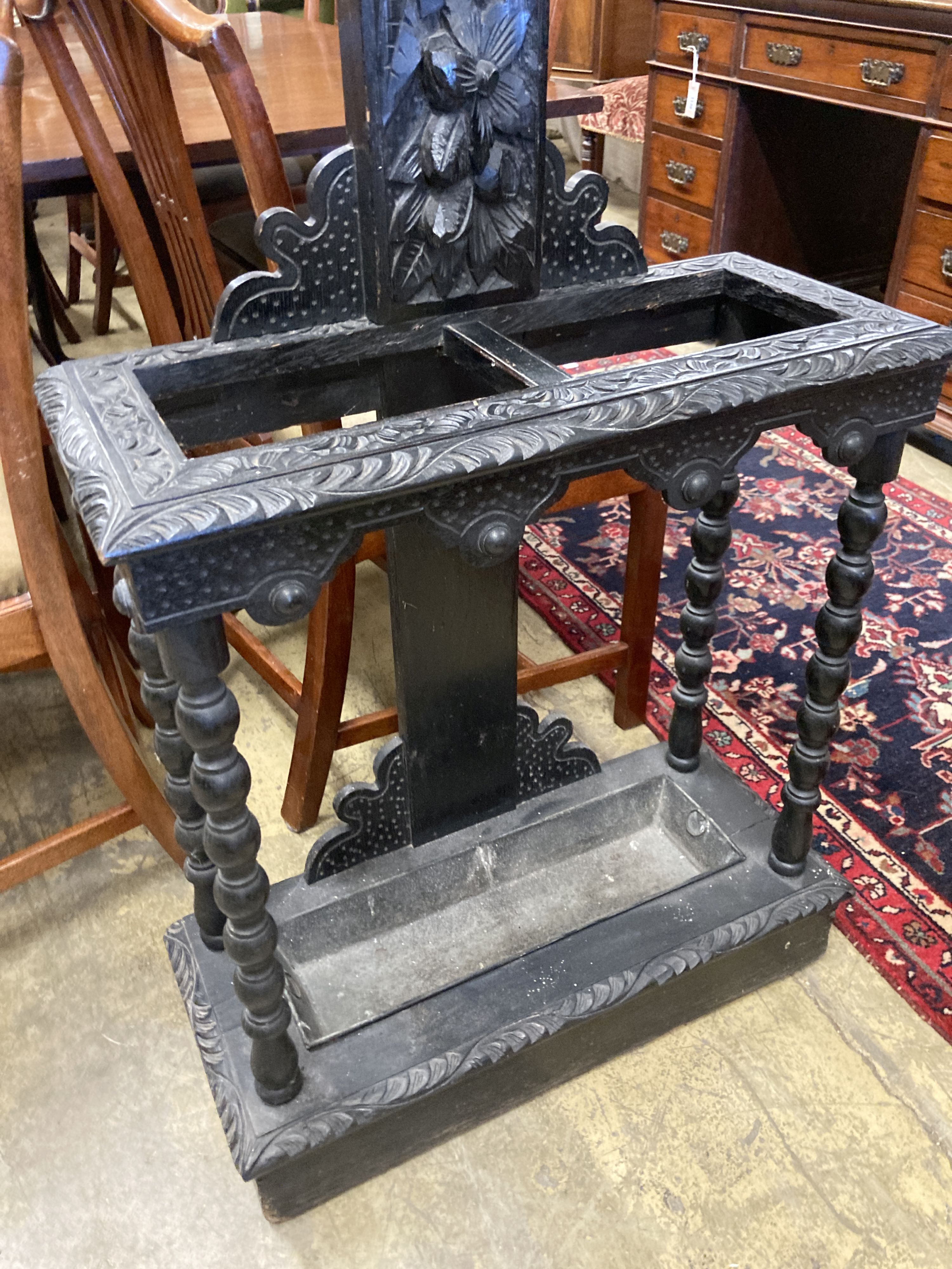 An early 20th century Flemish carved oak hall stand, width 60cm, depth 25cm, height 208cm - Image 4 of 4