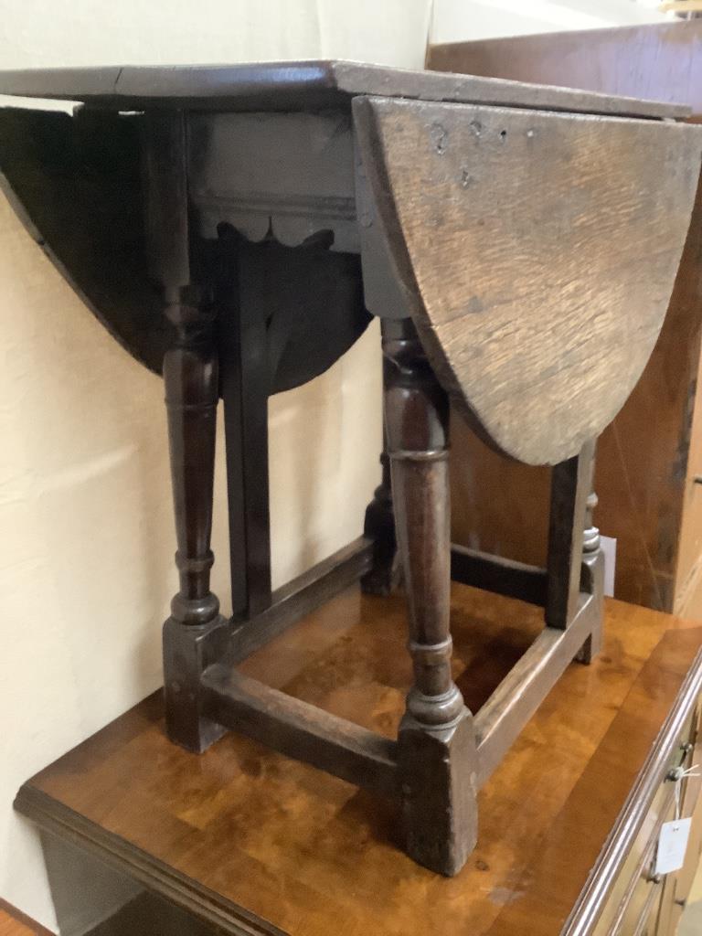 An early oak gateleg occasional table, width 60cm, depth 29cm, height 53cm - Image 2 of 3