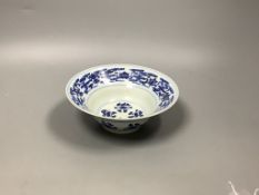 A Chinese blue and white bowl17.5cm