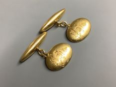 A pair of 18ct. gold Royal Artillery regiment cuff links, with engraved coat of arms and motto,11.