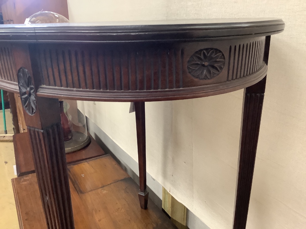 An Edwardian oval mahogany occasional table, width 77cm, depth 54cm, height 71cm - Image 3 of 3
