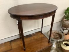 An Edwardian oval mahogany occasional table, width 77cm, depth 54cm, height 71cm