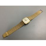 A gentleman's modern 9ct gold Seiko quartz wrist watch on integral 9ct gold mesh link bracelet.
