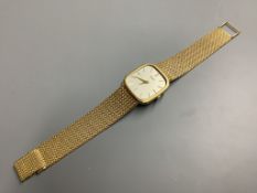 A gentleman's modern 9ct gold Seiko quartz wrist watch on integral 9ct gold mesh link bracelet.