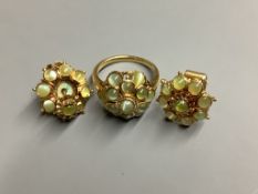 A yellow metal and cat's eye chrysoberyl? cluster ring and a pair of similar earrings,ring size M,