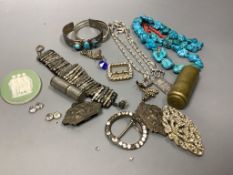 A turquoise necklace and mixed costume jewellery including a miniature dolls house glass set
